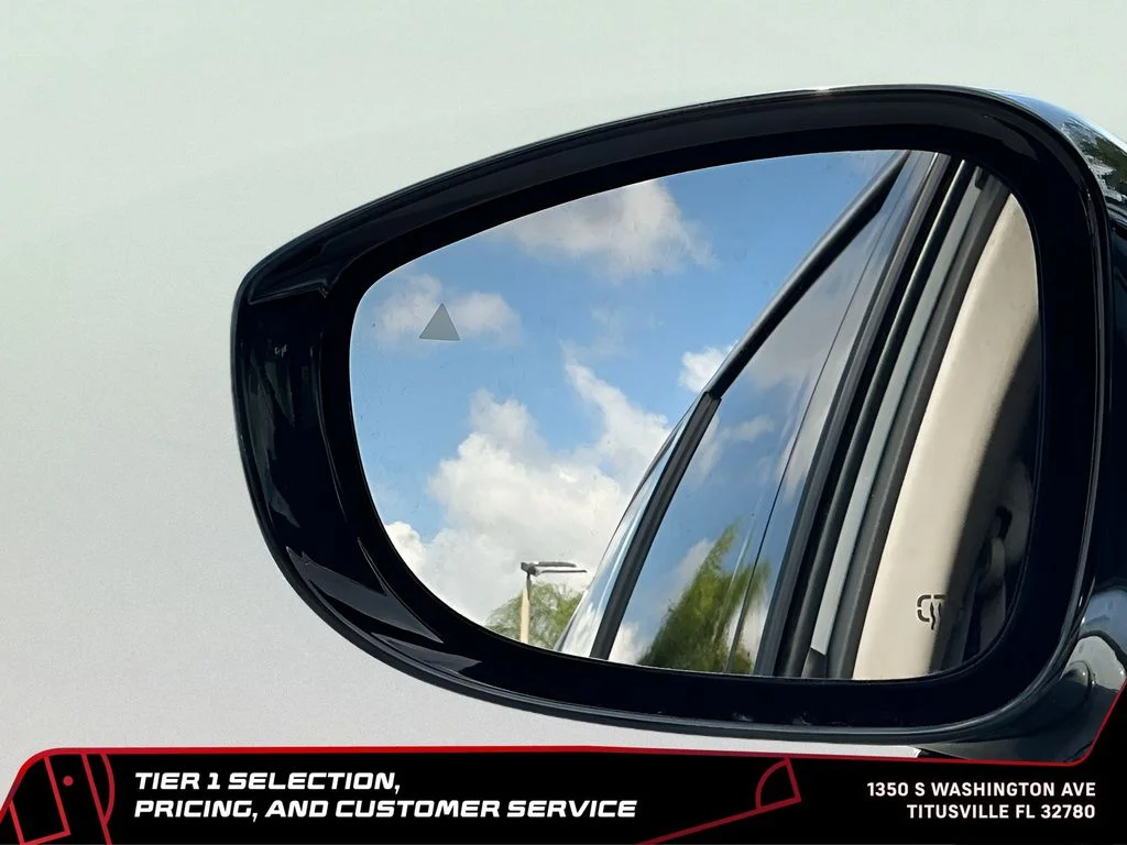 Used 2024 Silver Chrysler Limited image 40