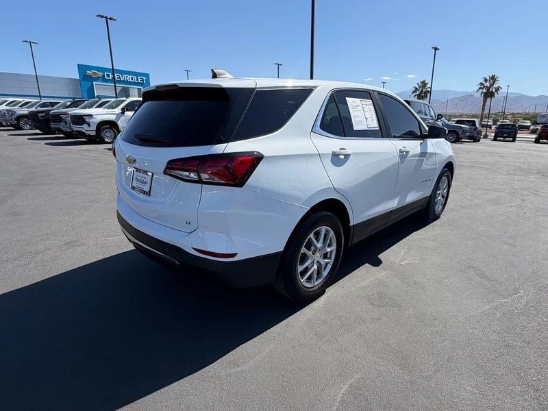 Used 2024 Summit White Chevrolet LT image 3