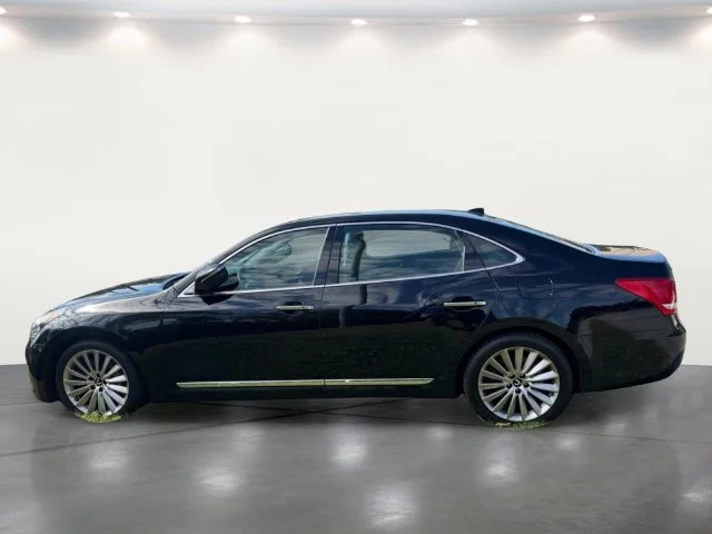 Used 2015 Black Hyundai Signature image 20