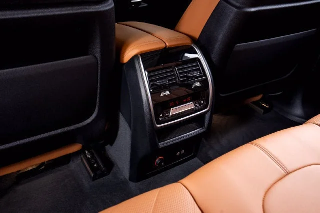 Used 2024 Carbon Black Metallic BMW M60i image 28