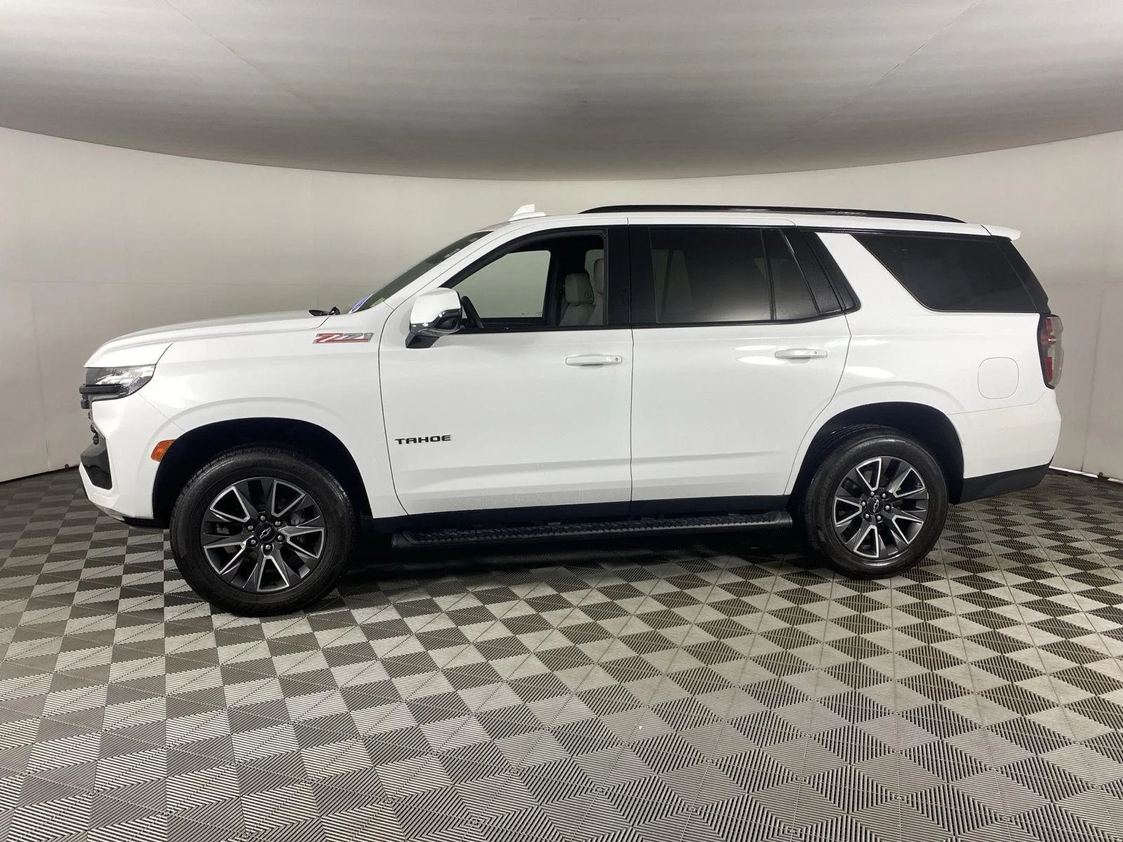Used 2023 Summit White Chevrolet Z71 image 4