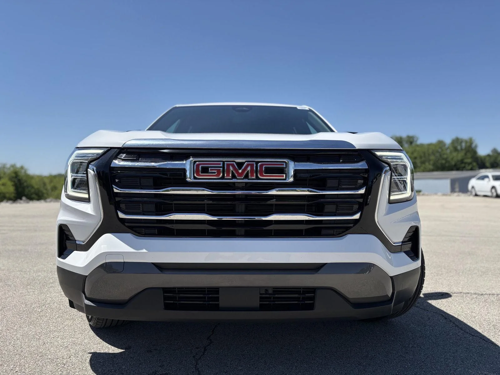 Used 2026 Summit White GMC FWD Elevation image 18