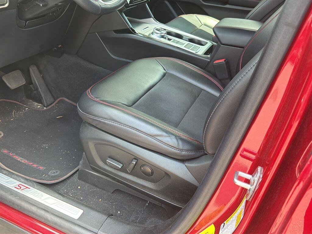 Used 2022 Rapid Red Metallic Tinted Clearcoat Ford ST-Line image 4