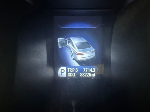 Used 2015 Silver Toyota XLE image 14