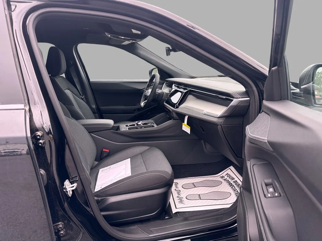 New 2026 Diamond Black Crystal Pearlcoat Jeep Laredo image 13