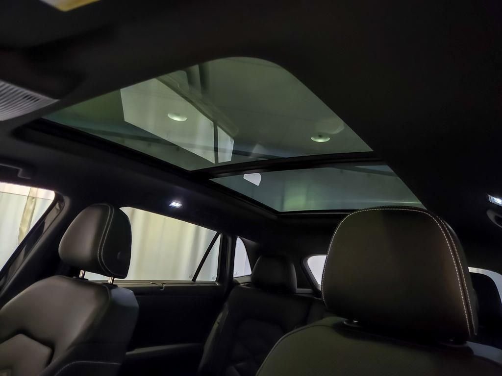 New 2026 Deep Black Pearl Volkswagen SE w/Technology image 10