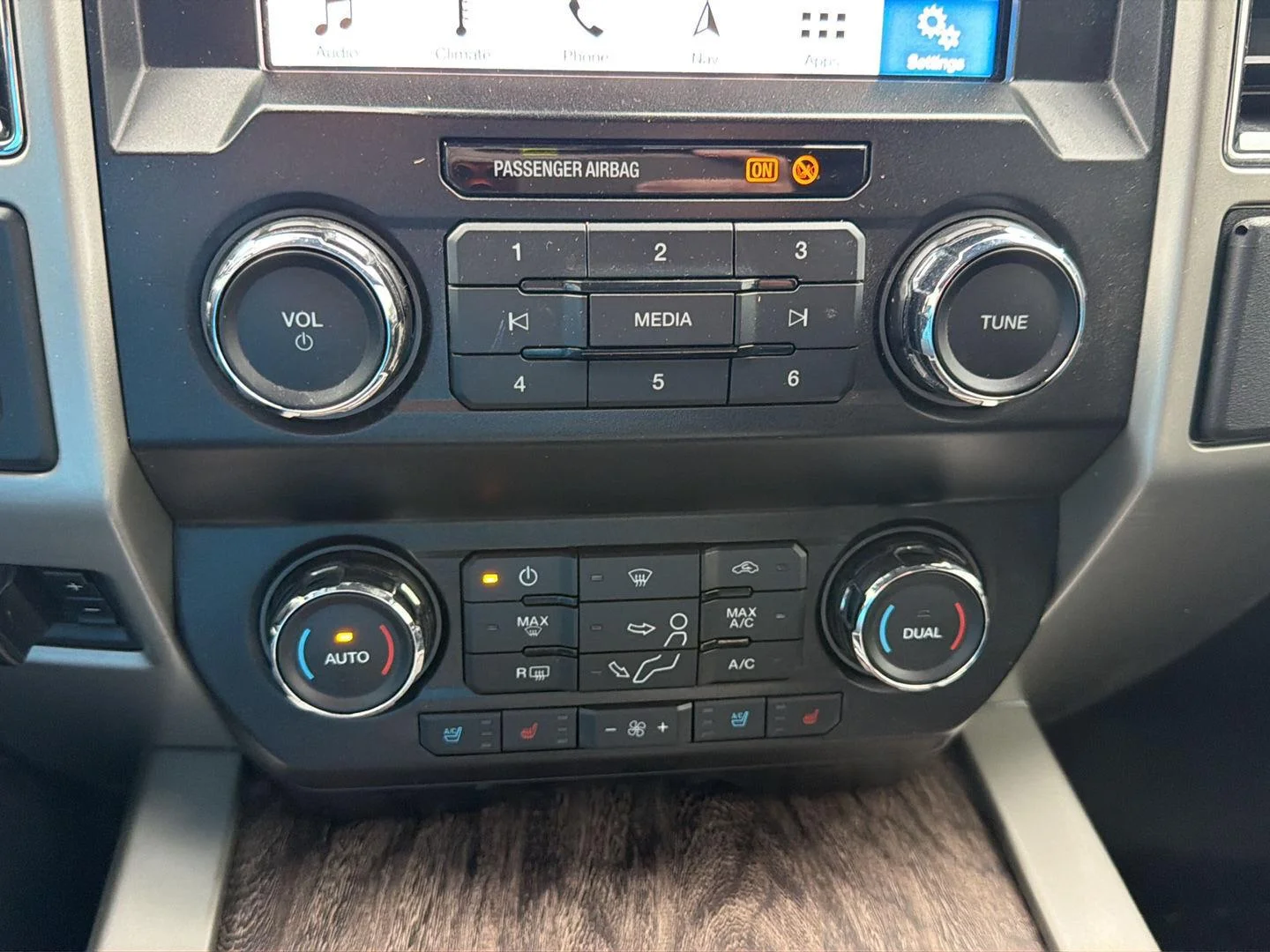 Used 2019 Magnetic Ford Lariat image 16