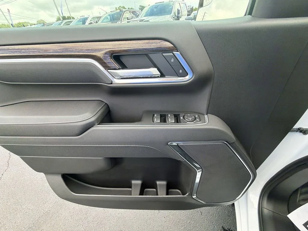 New 2026 Summit White GMC Elevation image 19