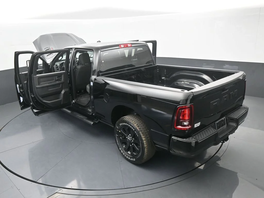 New 2026 Diamond Black Crystal Pearl-Coat Exterior Paint RAM Tradesman image 54