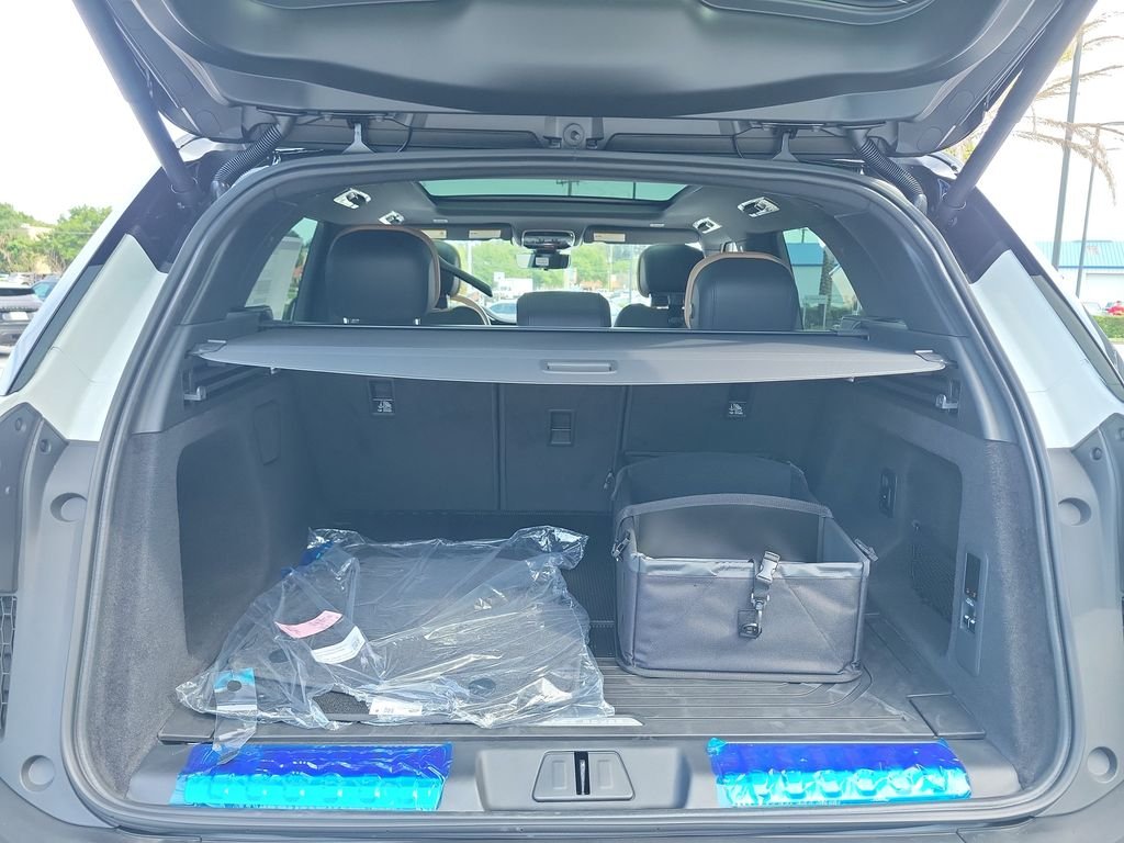 New 2026 Fuji White Land Rover Dynamic SE image 11