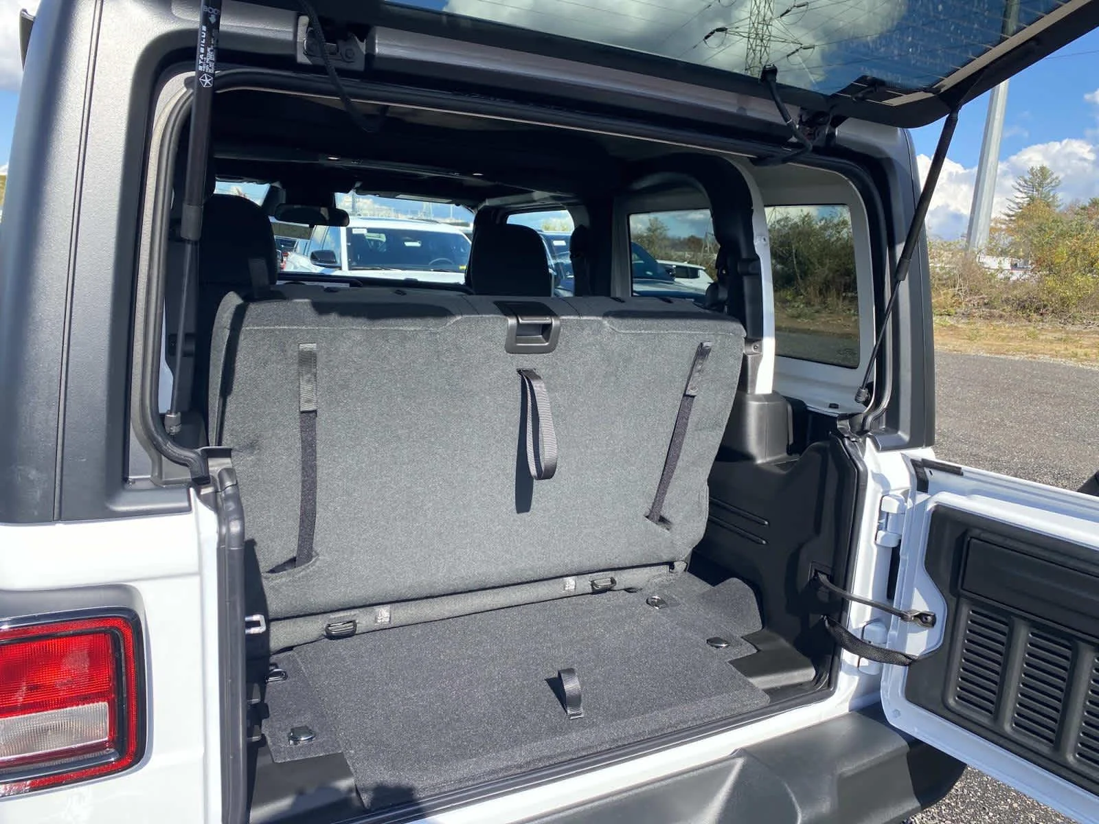 New 2026 Bright White Clear-Coat Exterior Paint Jeep Sport S image 5