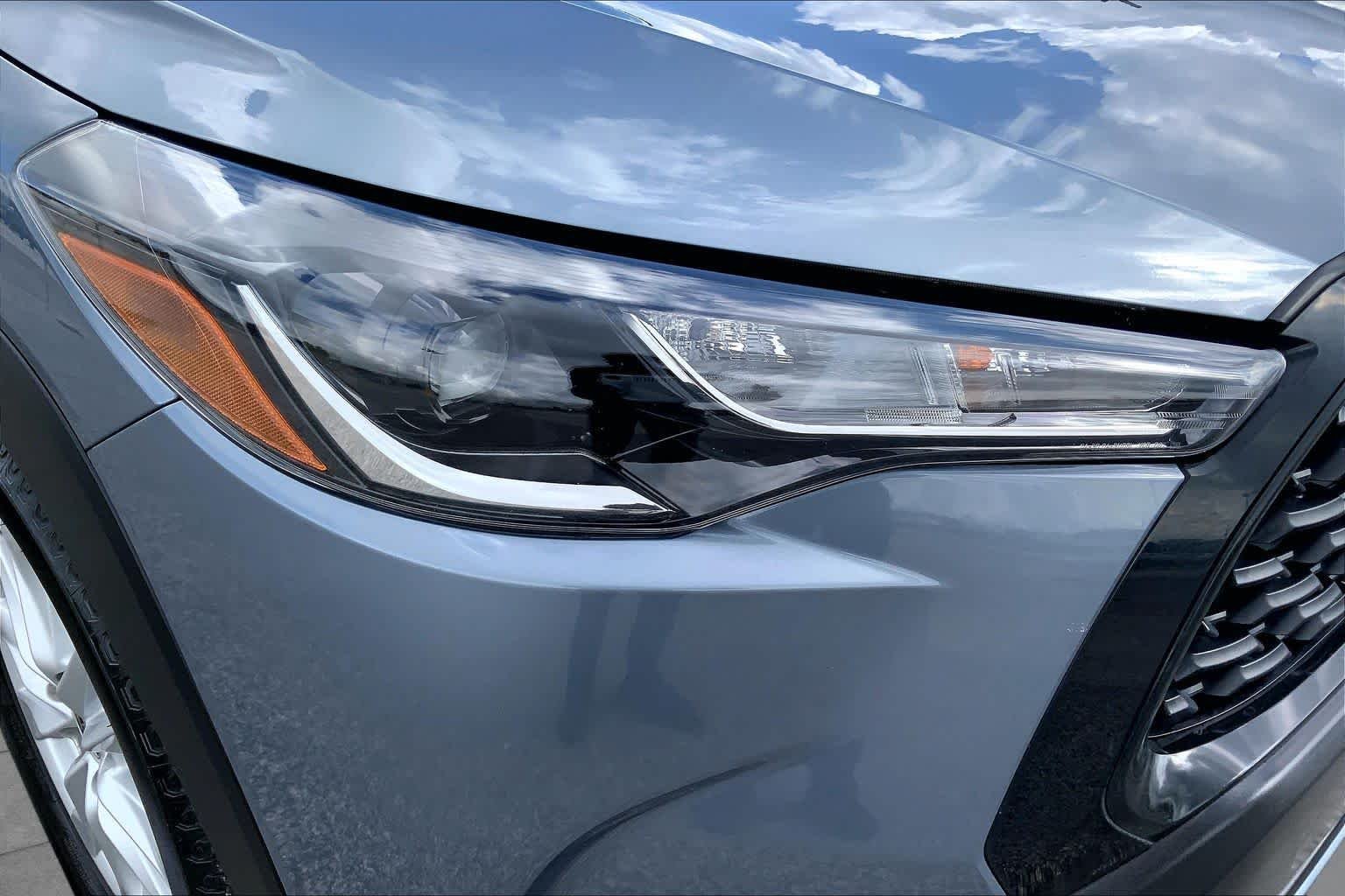 Used 2023 Celestite Toyota LE image 27