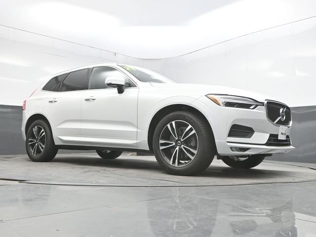 Used 2021 White Volvo T6 Momentum image 44