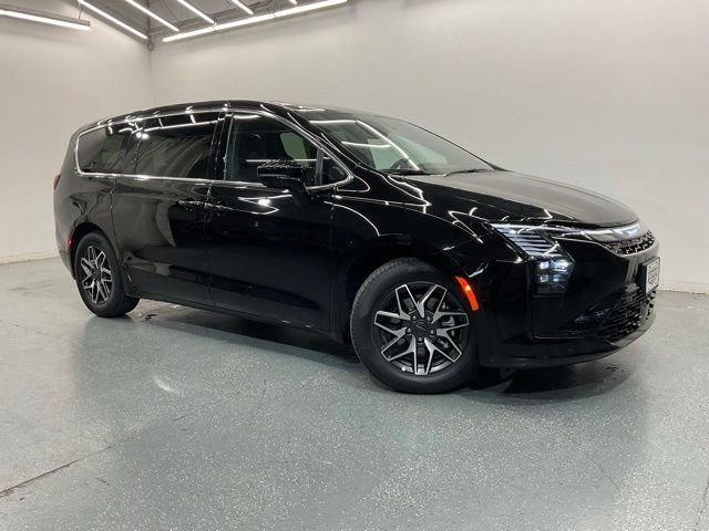 2027 Chrysler Pacifica