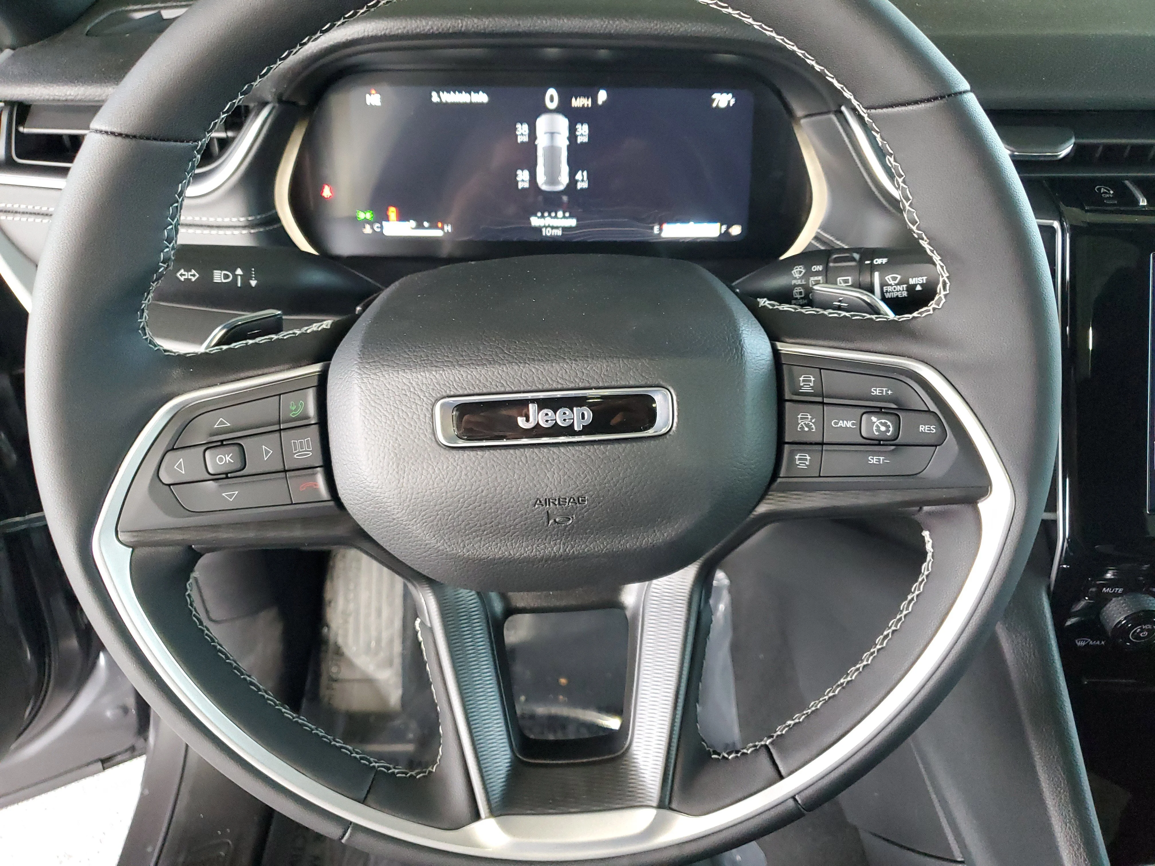 New 2026 Baltic Gray Metallic Clearcoat Jeep Laredo X image 22