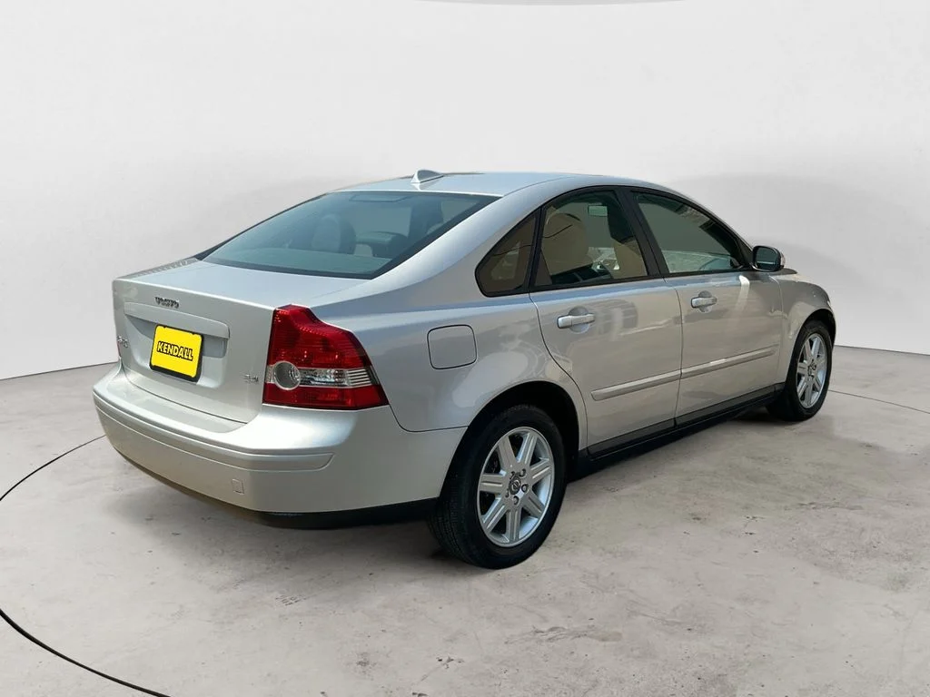 Used 2007 Silver Volvo 2.4i image 5