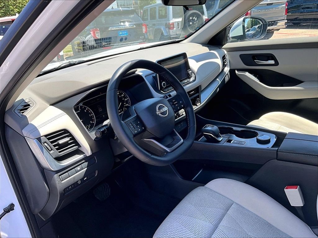 Used 2025 White Nissan SV image 8