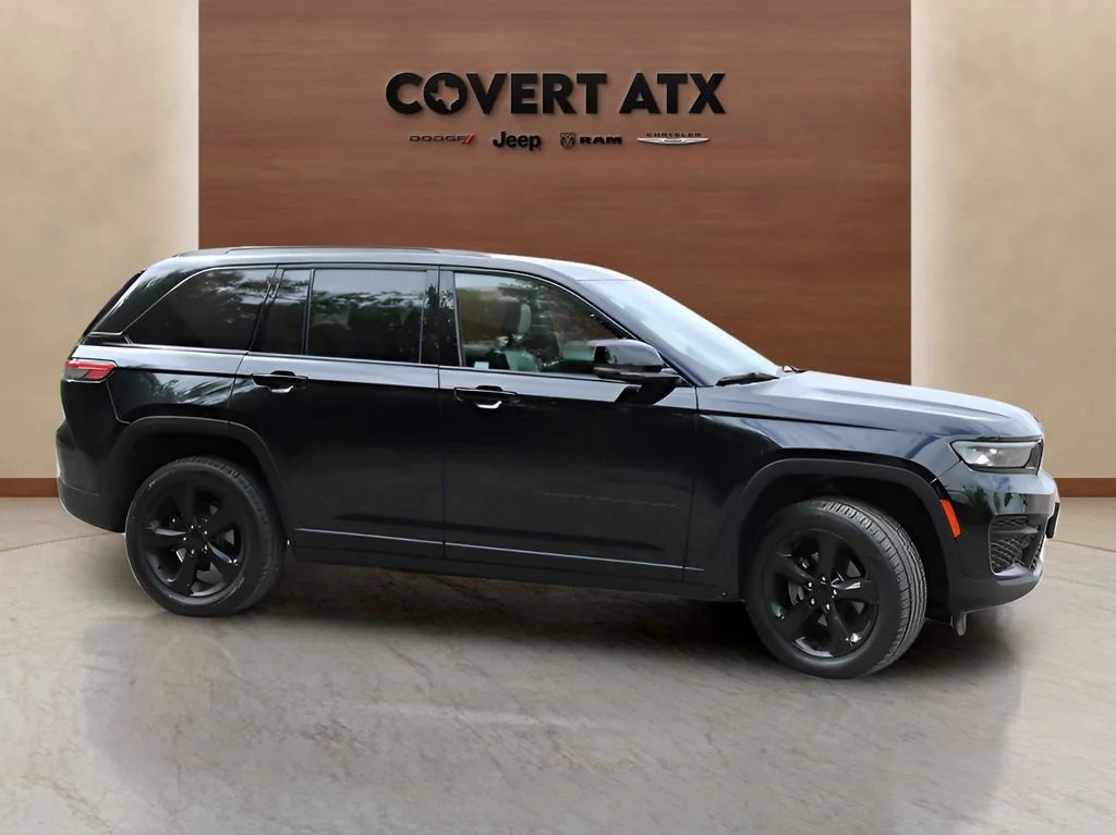 Used 2023 Black Jeep Altitude X image 6
