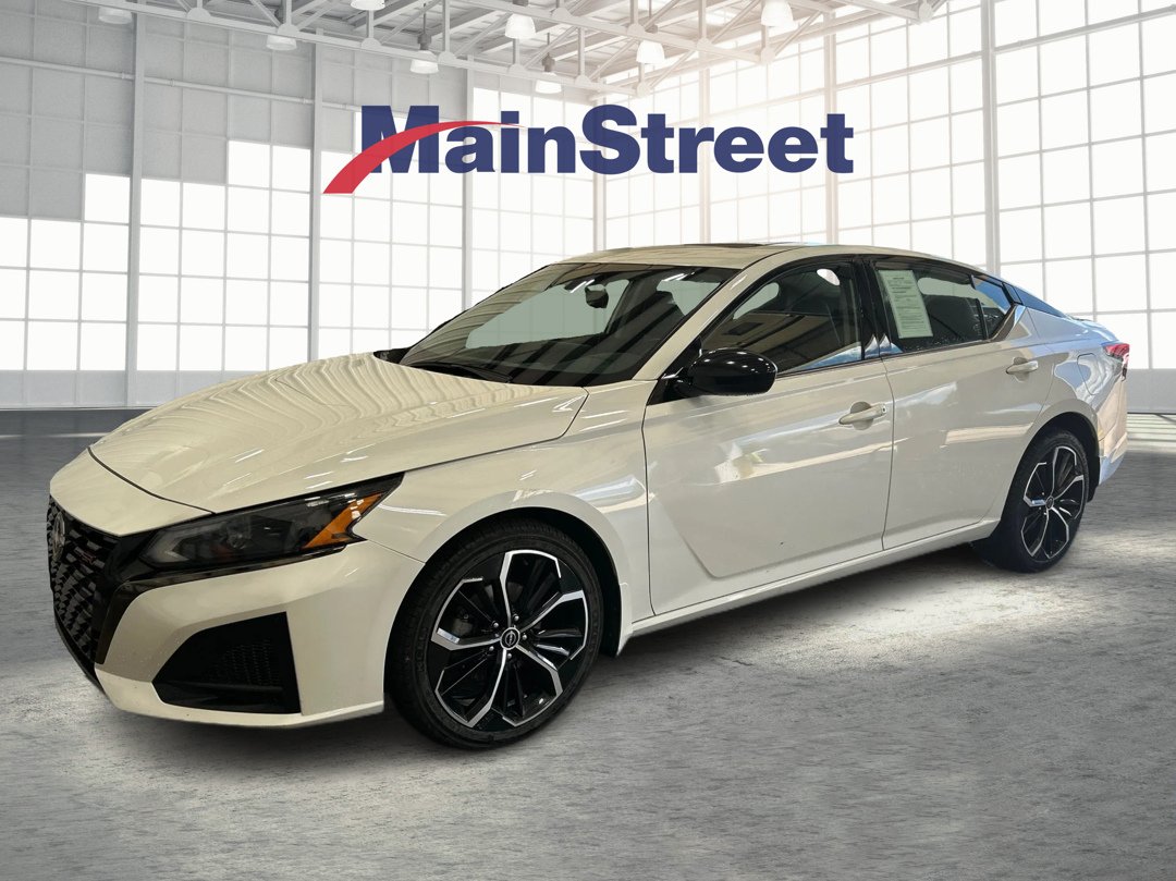 Used 2023 White Nissan 2.5 SR image 1