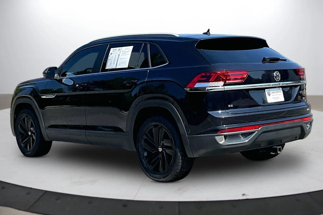 Used 2022 Black Volkswagen 2.0T SE w/Technology image 7