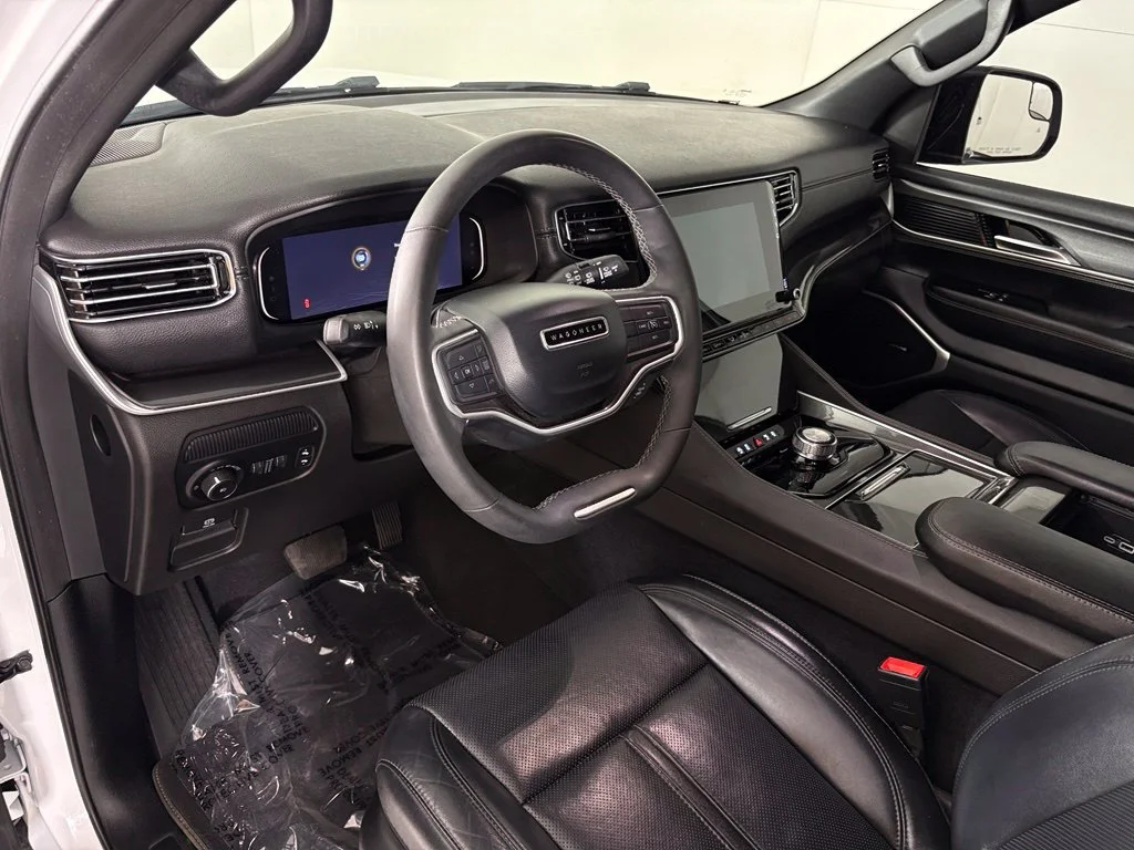 Used 2023 White Jeep Base image 21