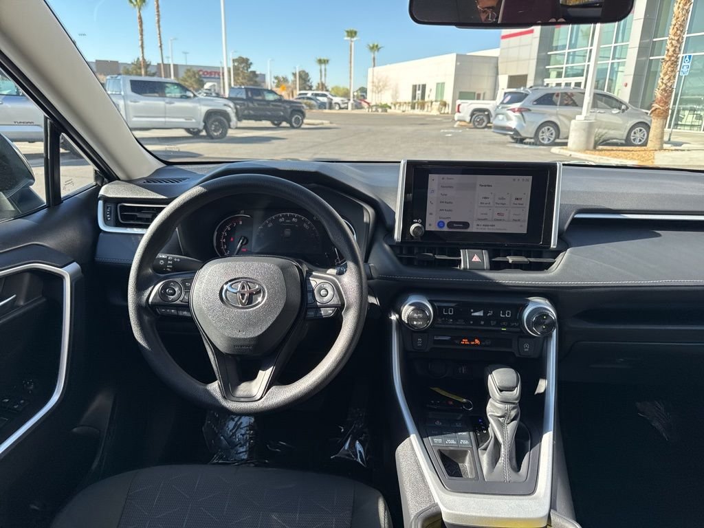 2025 Toyota RAV4 XLE - Photo 18