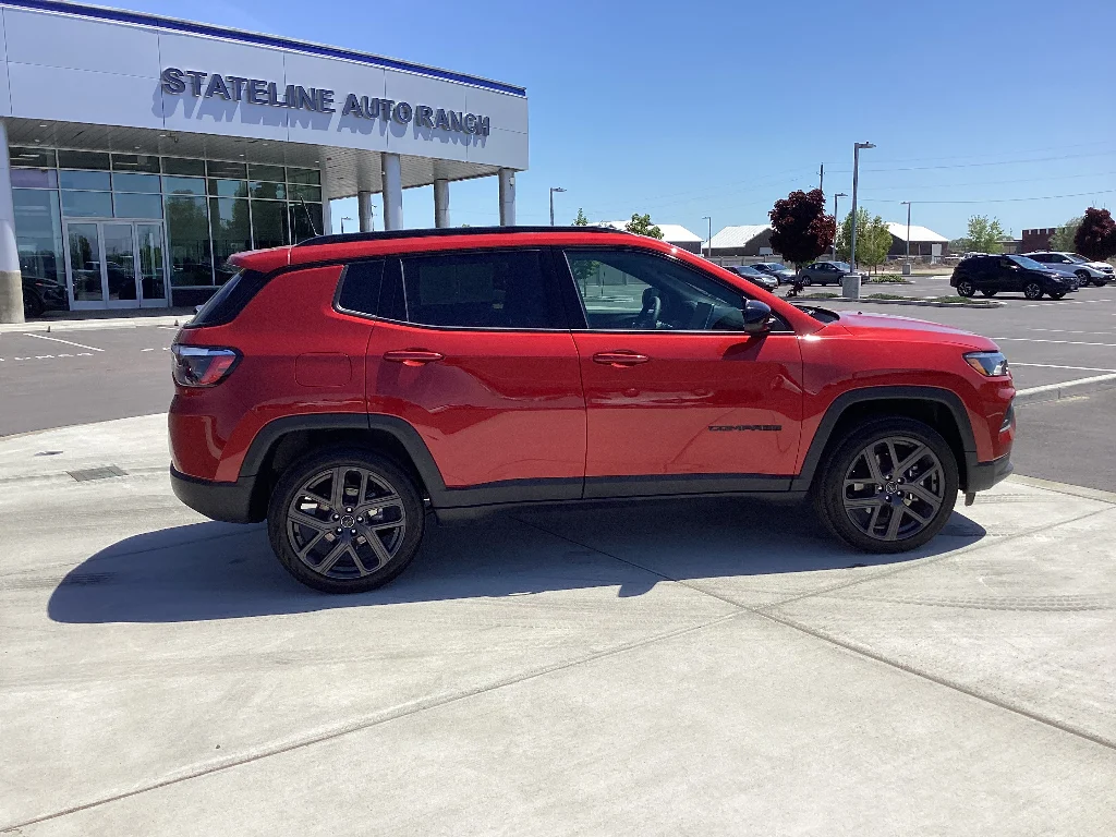 Used 2026 Red Hot Pearlcoat Jeep Latitude Altitude image 2