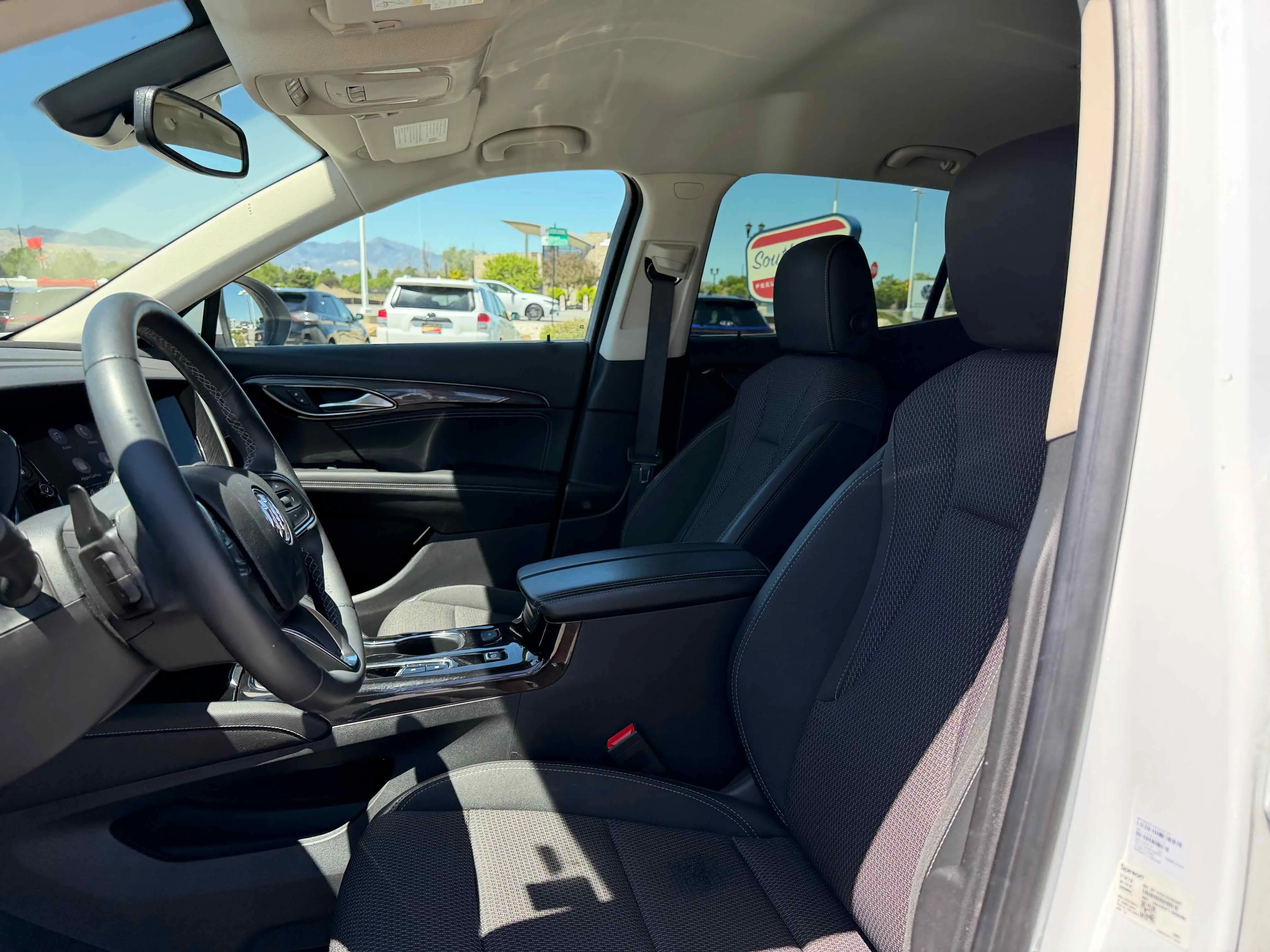 Used 2022 Summit White Buick Preferred image 4
