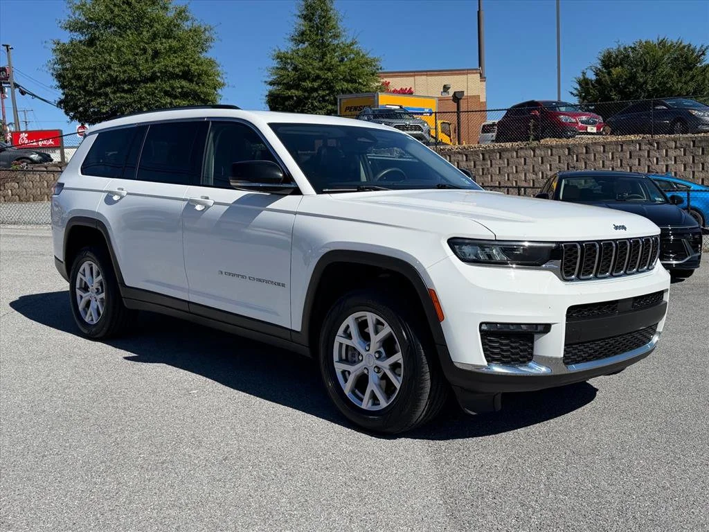 Used 2022 White Jeep Limited image 19