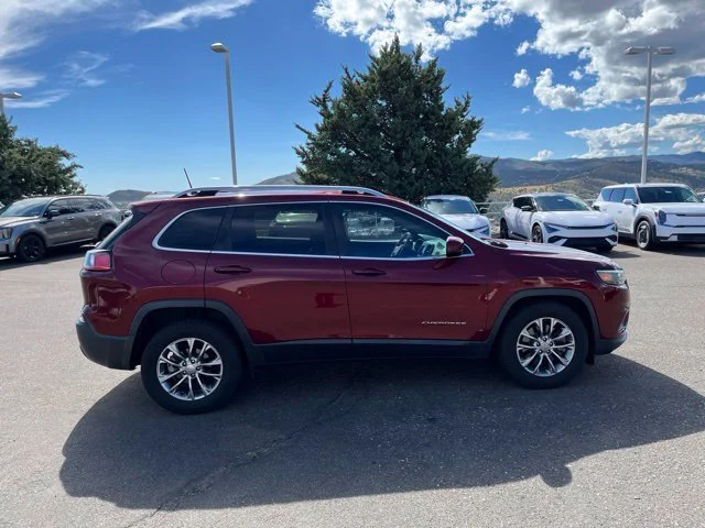 Used 2019 Velvet Red Pearlcoat Jeep Latitude Plus image 6