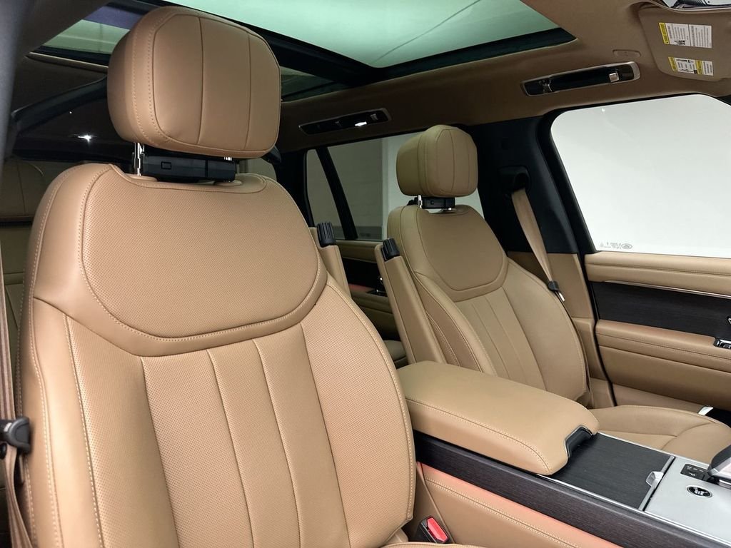 New 2026 Santorini Black Land Rover SE image 6