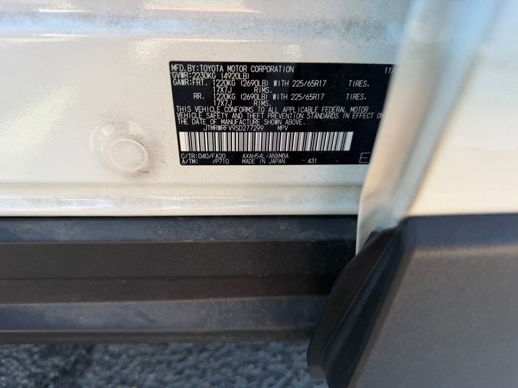 Used 2025 White Toyota Hybrid XLE image 13