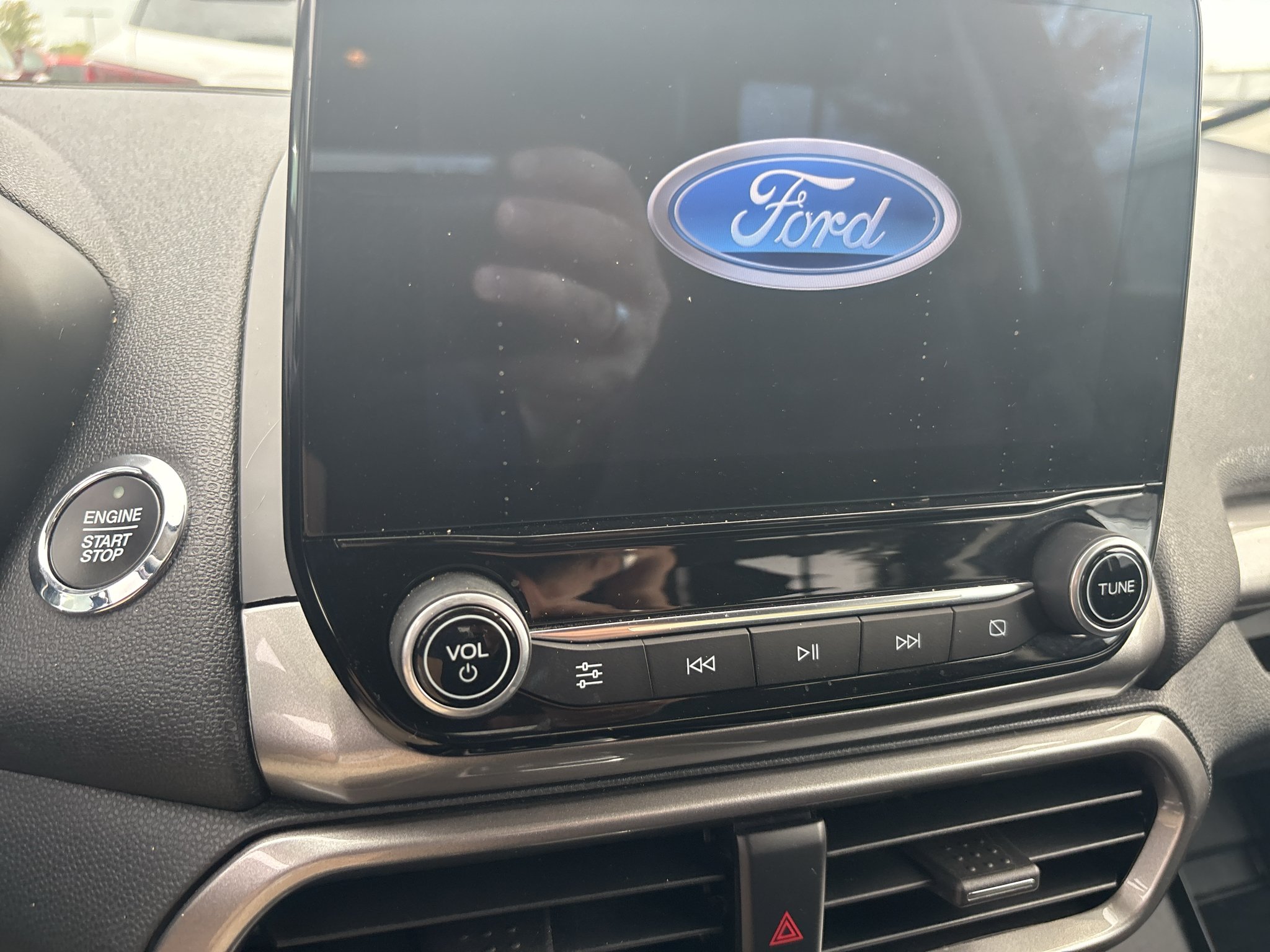 Used 2020 Shadow Black Ford SE image 5