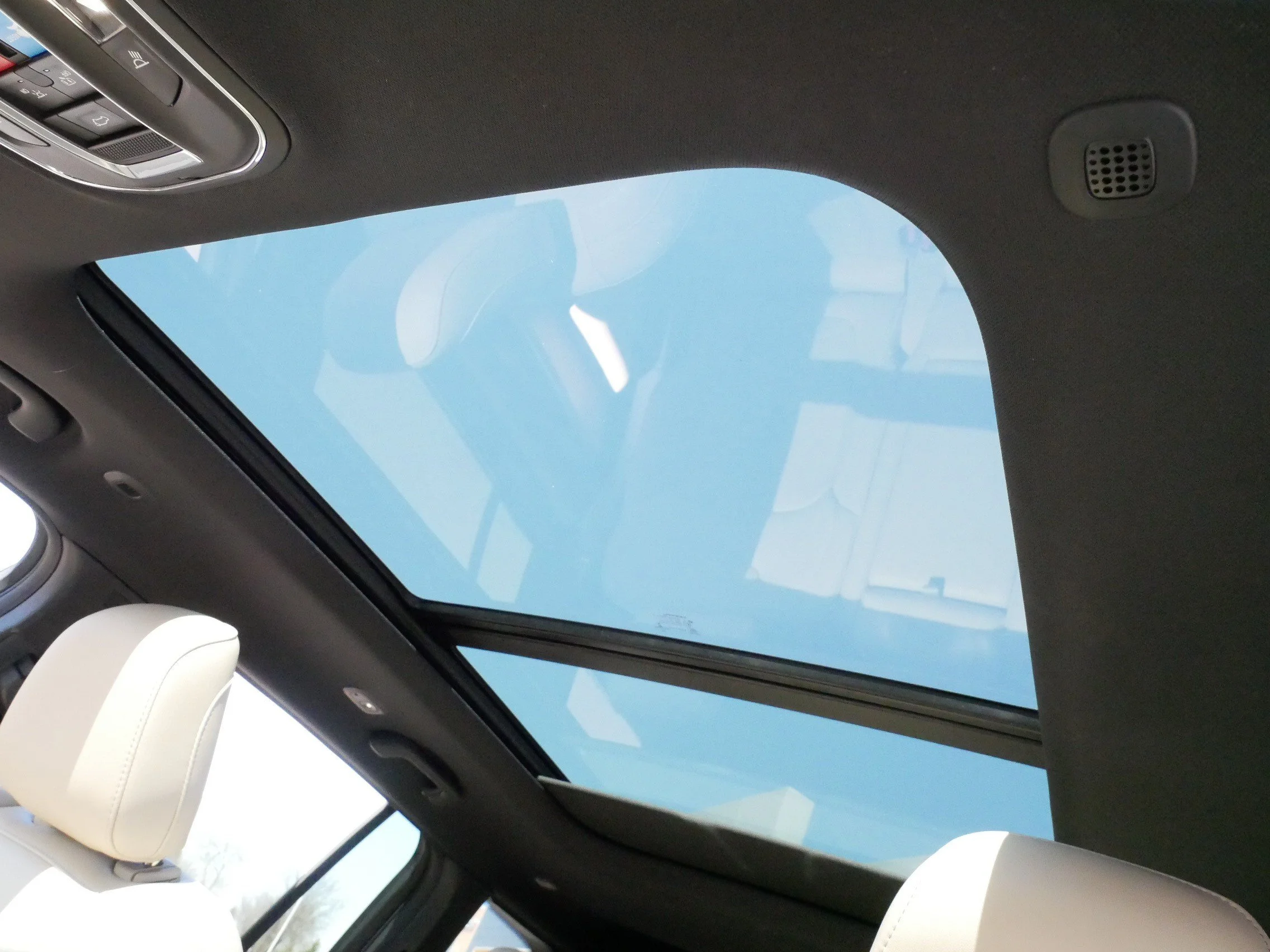 Used 2022 Velvet Red Pearlcoat Jeep  image 33