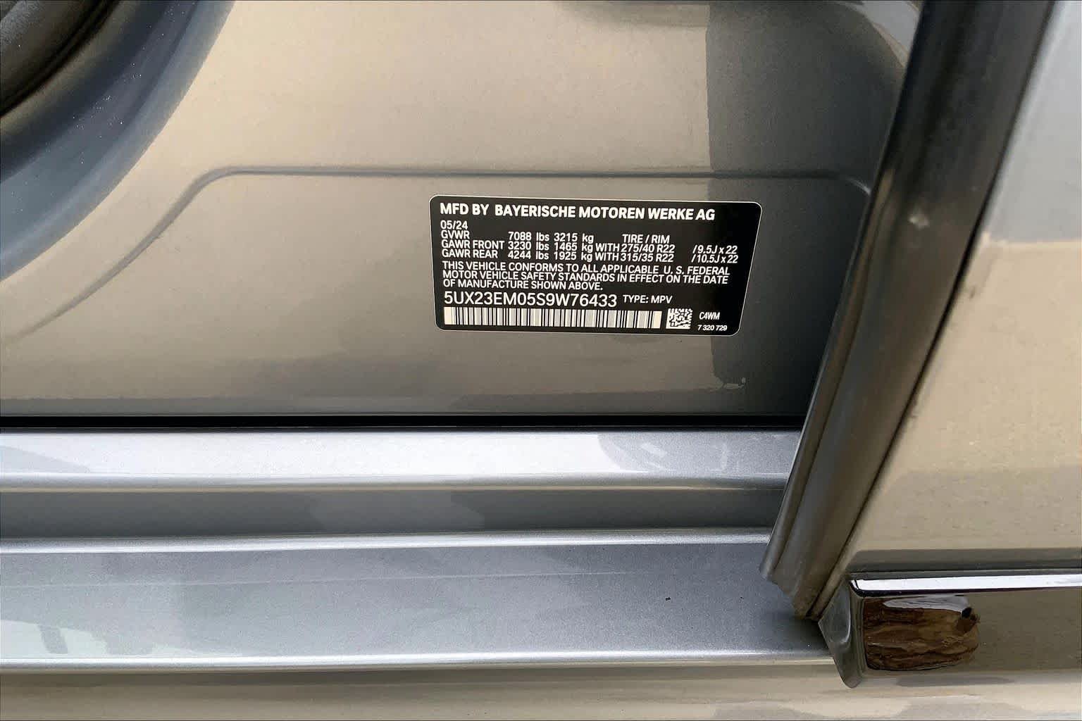 Used 2025 Skyscraper Grey Metallic BMW xDrive40i image 33