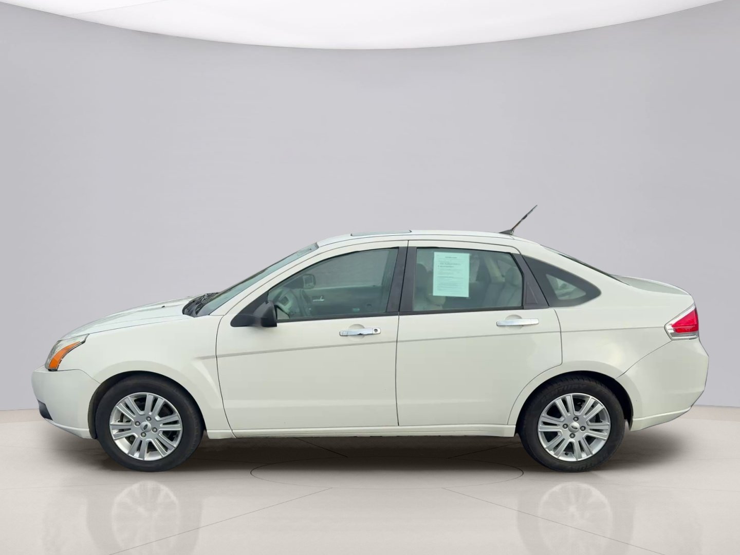 Used 2010 White Ford SEL image 8