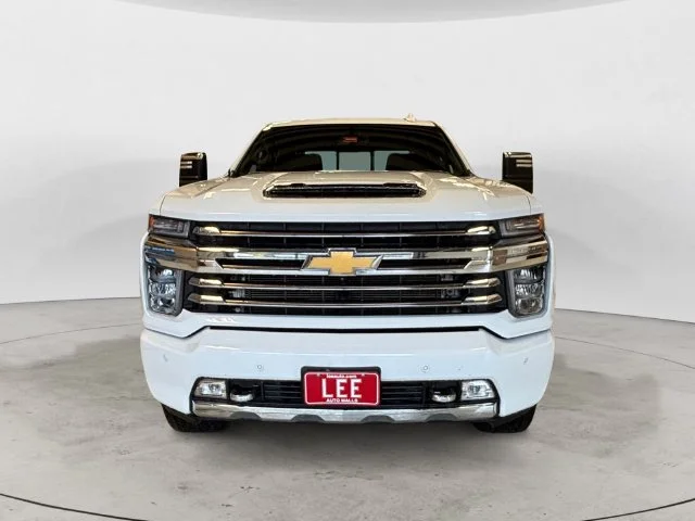 Used 2022 White Chevrolet High Country image 9