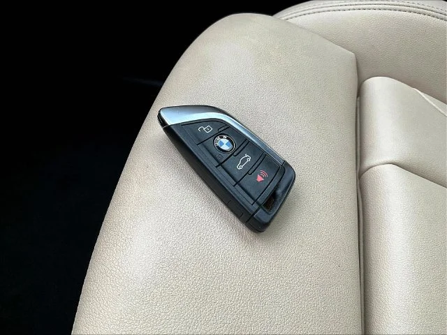 Used 2021 Blue BMW sDrive30i image 38