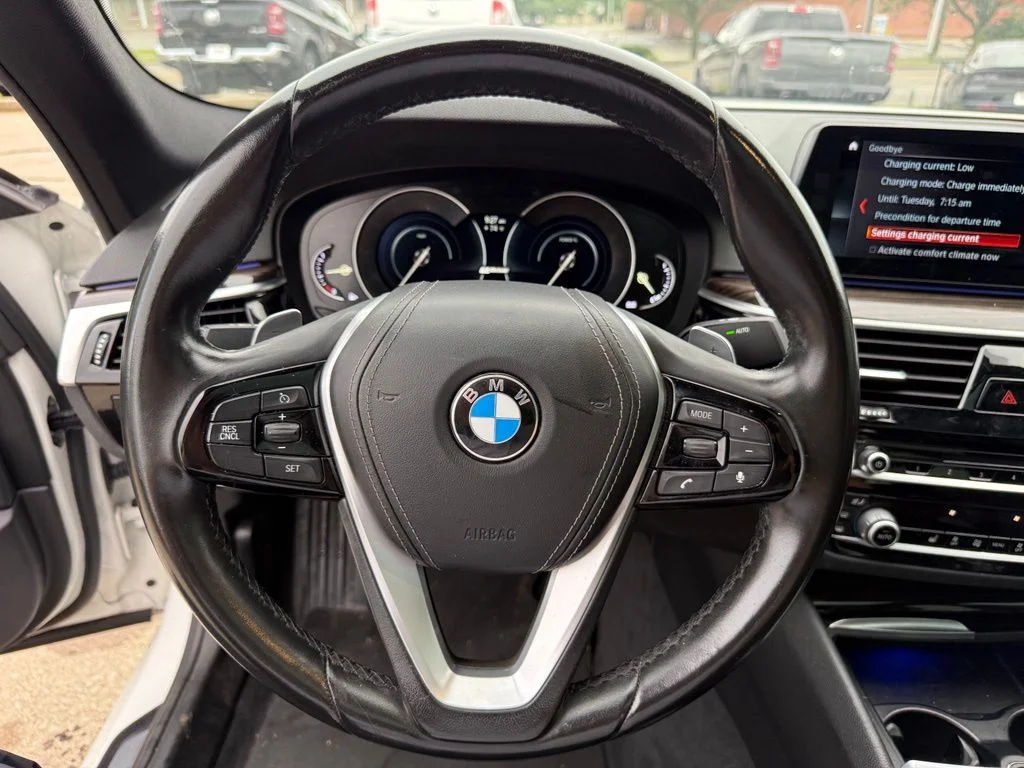 Used 2018 White BMW 530e iPerformance image 14