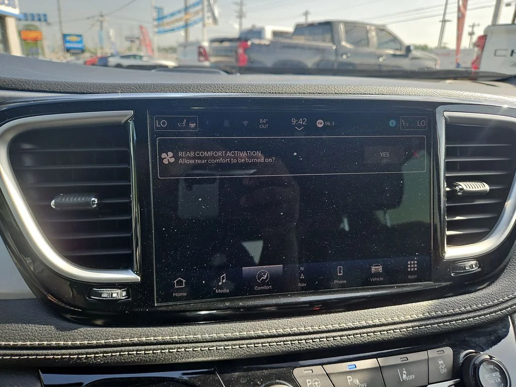 Used 2024 White Chrysler Select S Appearance image 29