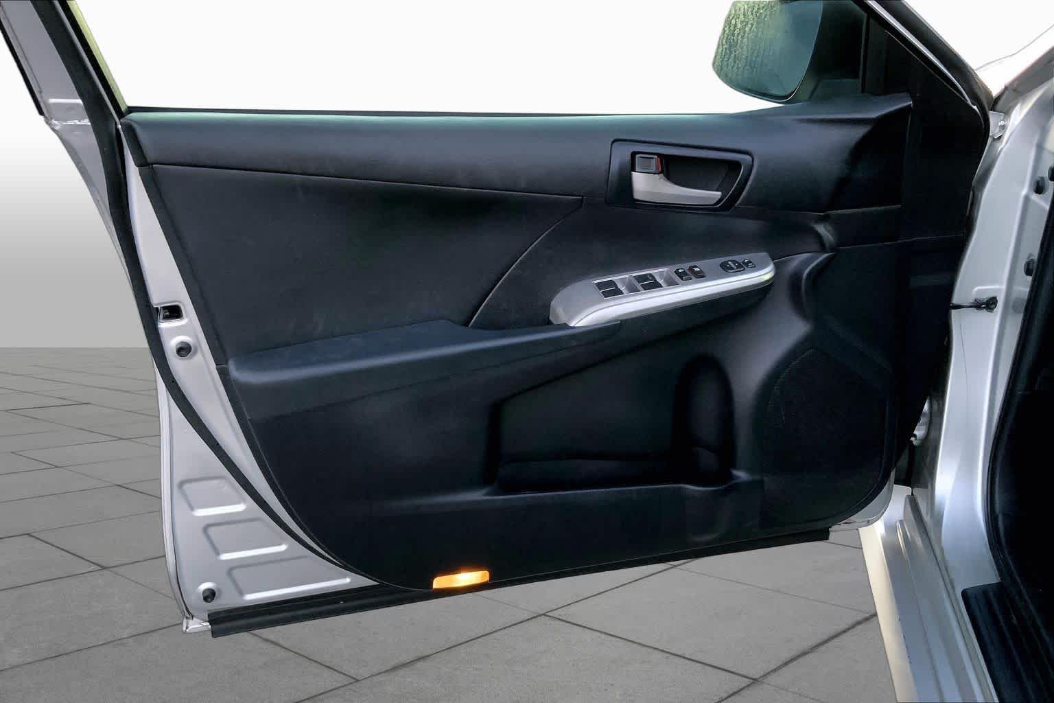 Used 2013 Classic Silver Metallic Toyota SE image 20
