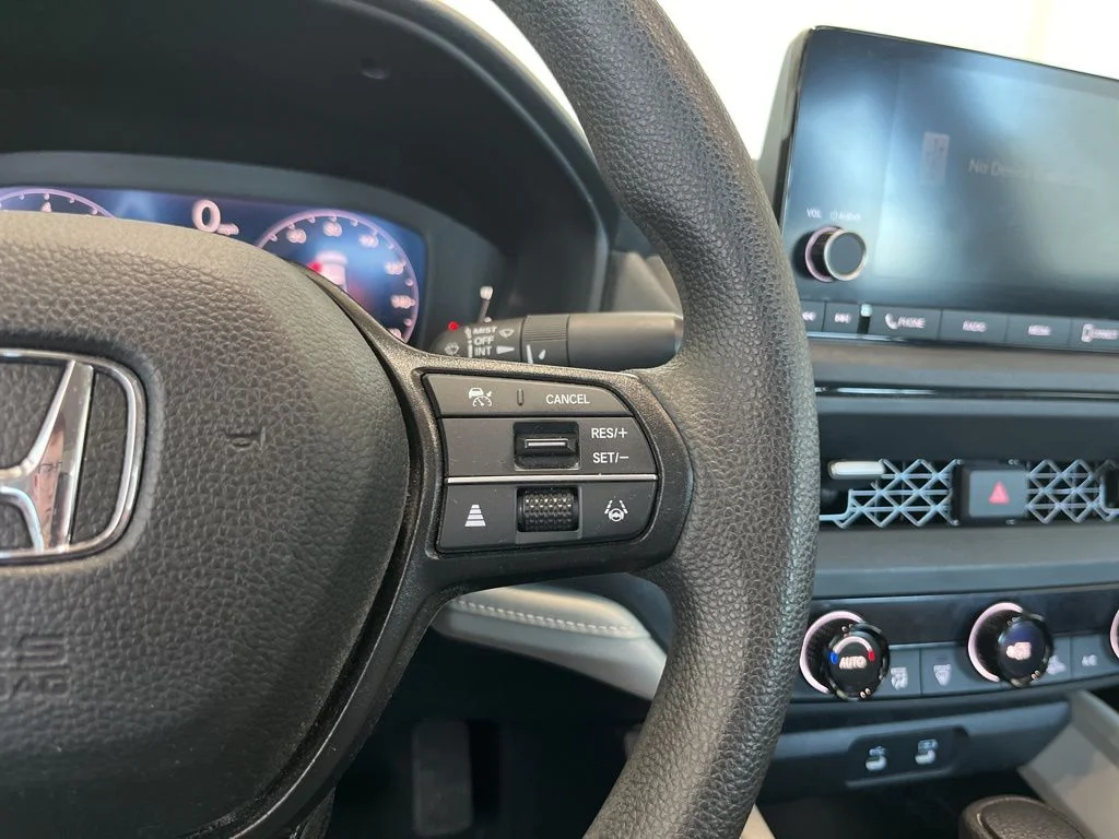 Used 2023 White Honda EX image 8