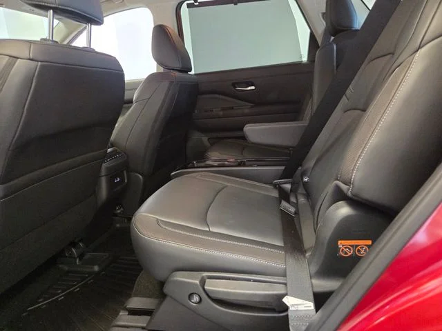 Used 2025 Red Nissan SL image 12