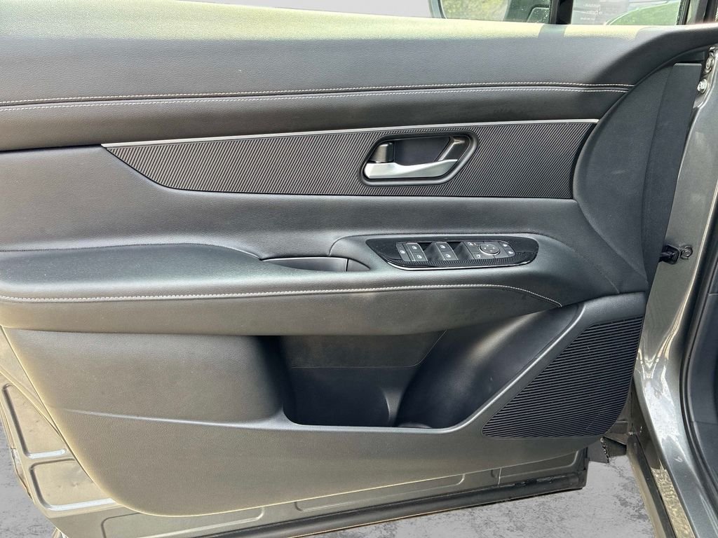 Used 2025 Gray Nissan SV image 21