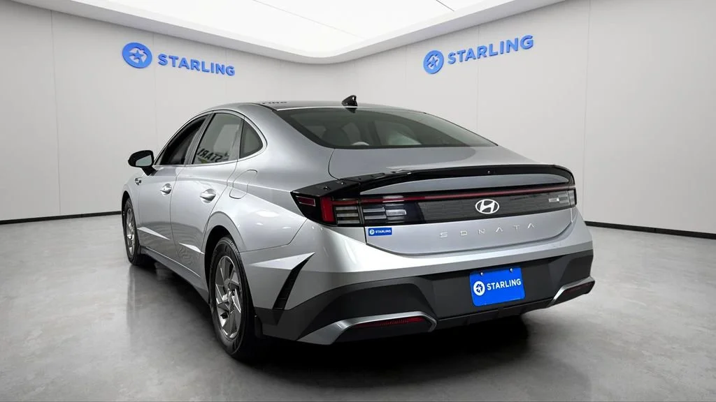 Used 2025 Silver Hyundai SE image 7