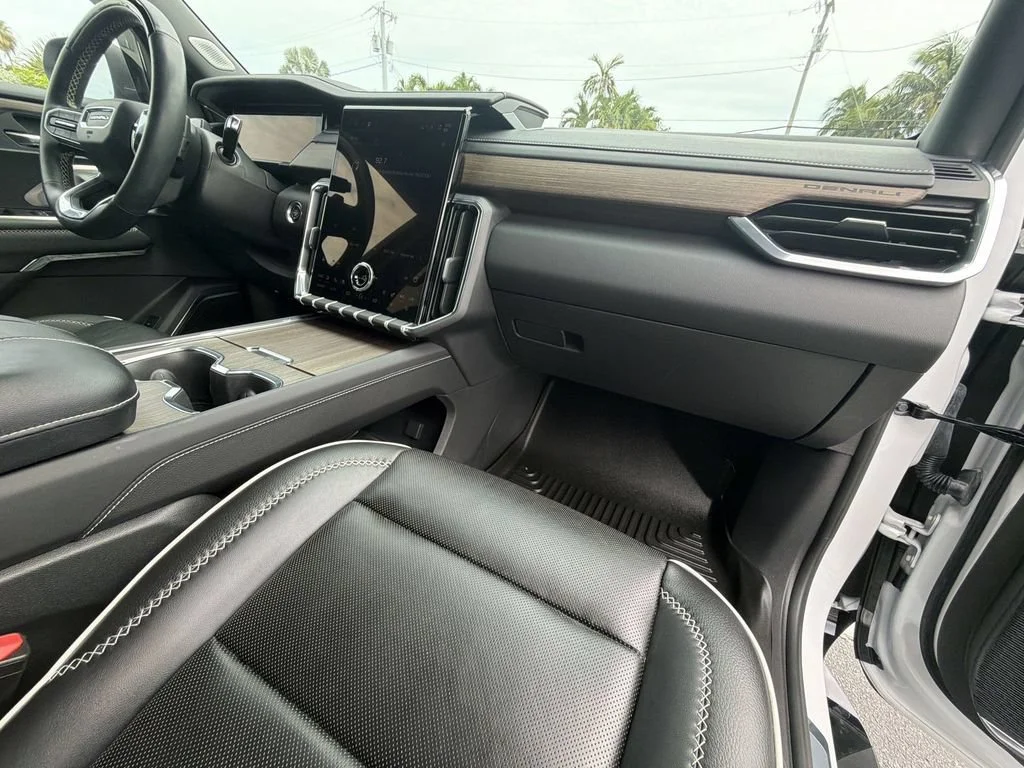 Used 2025 White Frost Tricoat GMC Denali image 36