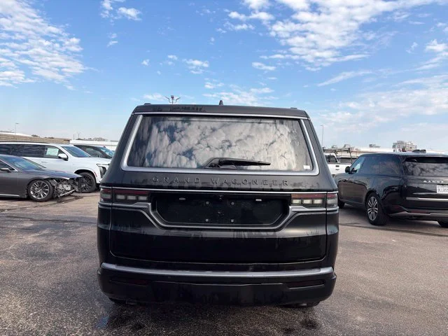 Used 2024 Diamond Black Crystal Pearlcoat Jeep Series III Obsidian image 6