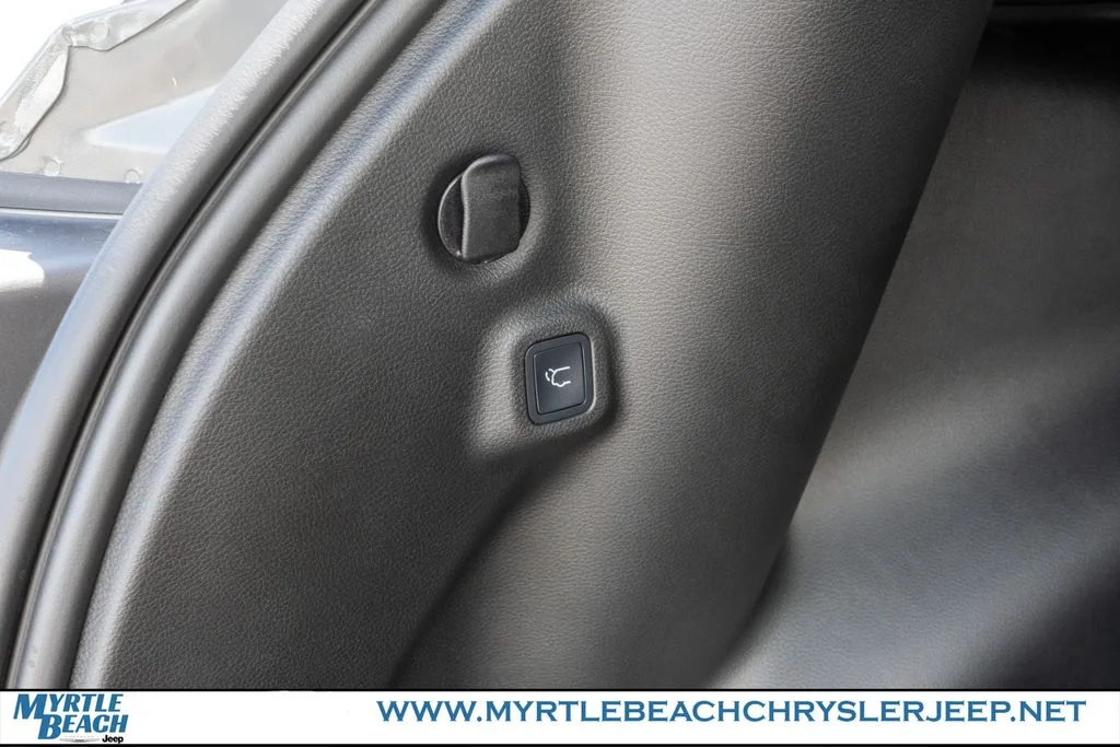 New 2026 Sting-Gray Clear-Coat Exterior Paint Jeep Trailhawk image 34
