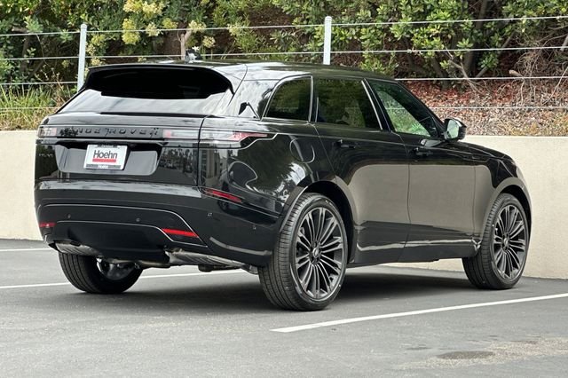 New 2026 Santorini Black Land Rover Dynamic SE image 5