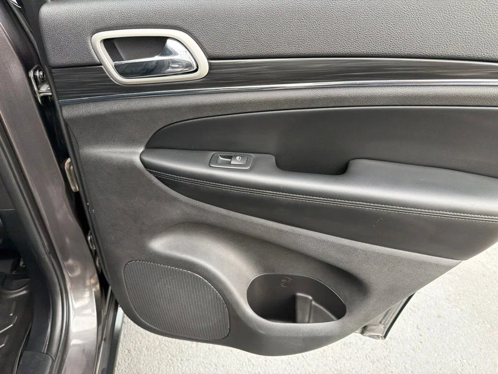 Used 2020 Gray Jeep Limited image 18